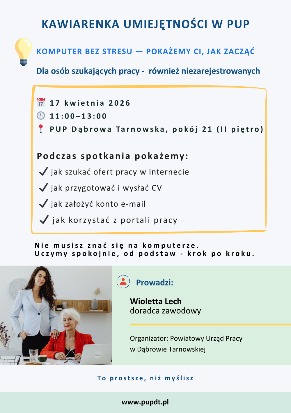 Plakat informacyjny „Kawiarenka Umiejętności w PUP” z datą 17 kwietnia 2026 r., godzinami 11:00–13:00 i miejscem: PUP Dąbrowa Tarnowska, pokój 21. Zawiera listę tematów: jak szukać ofert pracy, jak napisać i wysłać CV, jak założyć e mail. Spotkanie prowadzi doradca zawodowy Wioletta Lech. W dolnej części plakatu znajduje się zdjęcie młodszej kobiety stojącej obok starszej siedzącej przy laptopie. Podano także adres strony: www.pupdt.pl.