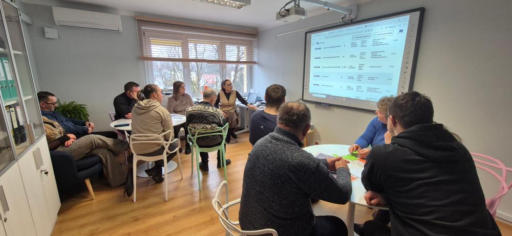 zdjęcie ze spotkania w urzędzie pracy z Środowiskowym Domem Samopomocy.jpg